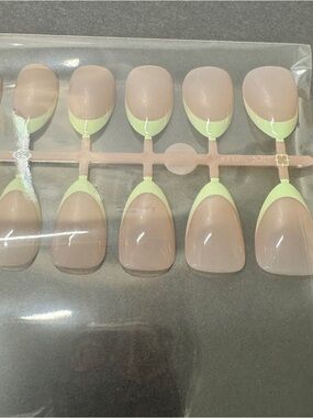 French Tip Almond Shaped Press On Nails Gloss Gel Tips
